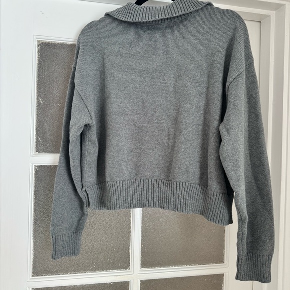Universal Thread Gray V-Neck Collared Sweater - Picture 5 of 5